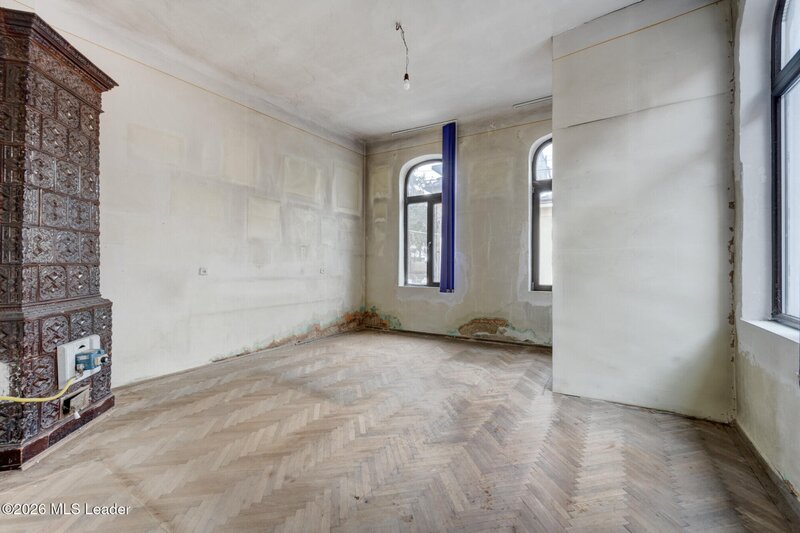 Parcul Carol Casa 4 camere, rond Regina Maria, exterior renovat, curte comuna