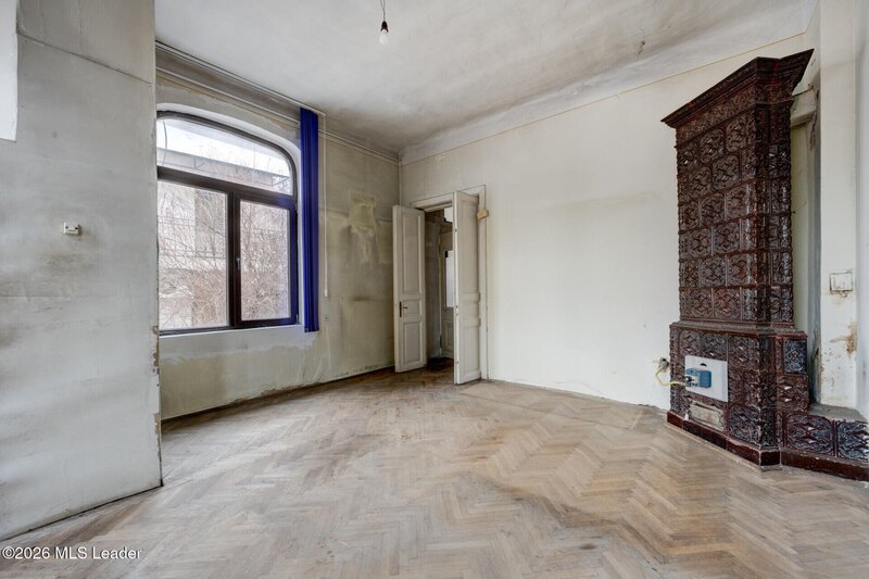 Parcul Carol Casa 4 camere, rond Regina Maria, exterior renovat, curte comuna