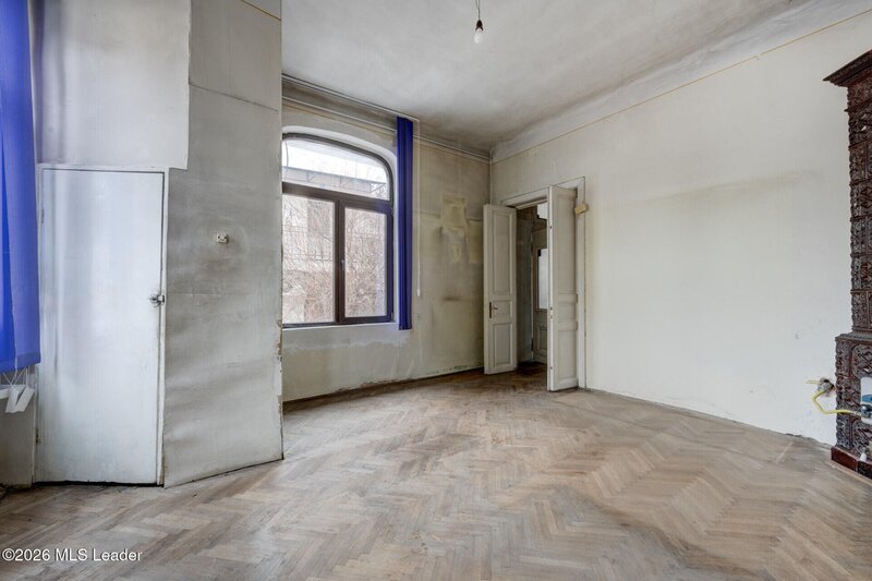 Parcul Carol Casa 4 camere, rond Regina Maria, exterior renovat, curte comuna