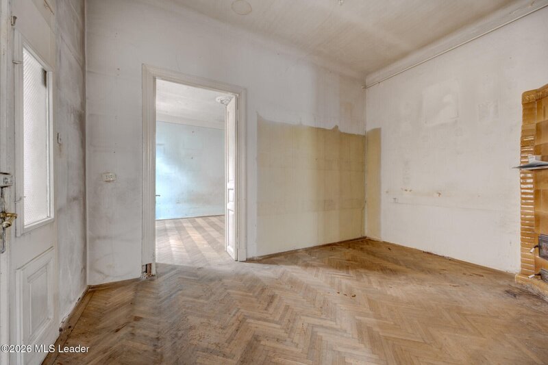 Parcul Carol Casa 4 camere, rond Regina Maria, exterior renovat, curte comuna