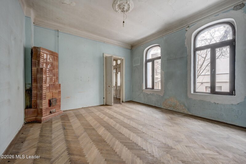 Parcul Carol Casa 4 camere, rond Regina Maria, exterior renovat, curte comuna