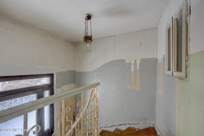 Parcul Carol Casa 4 camere, rond Regina Maria, exterior renovat, curte comuna