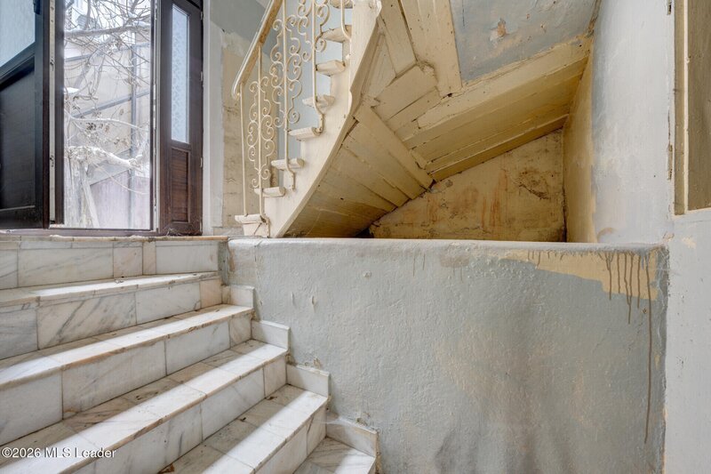 Parcul Carol Casa 4 camere, rond Regina Maria, exterior renovat, curte comuna