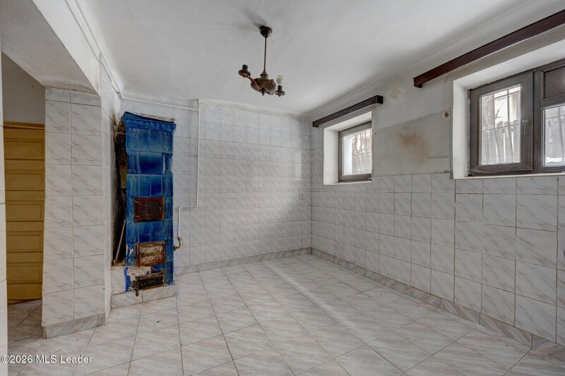 Parcul Carol Casa 4 camere, rond Regina Maria, exterior renovat, curte comuna